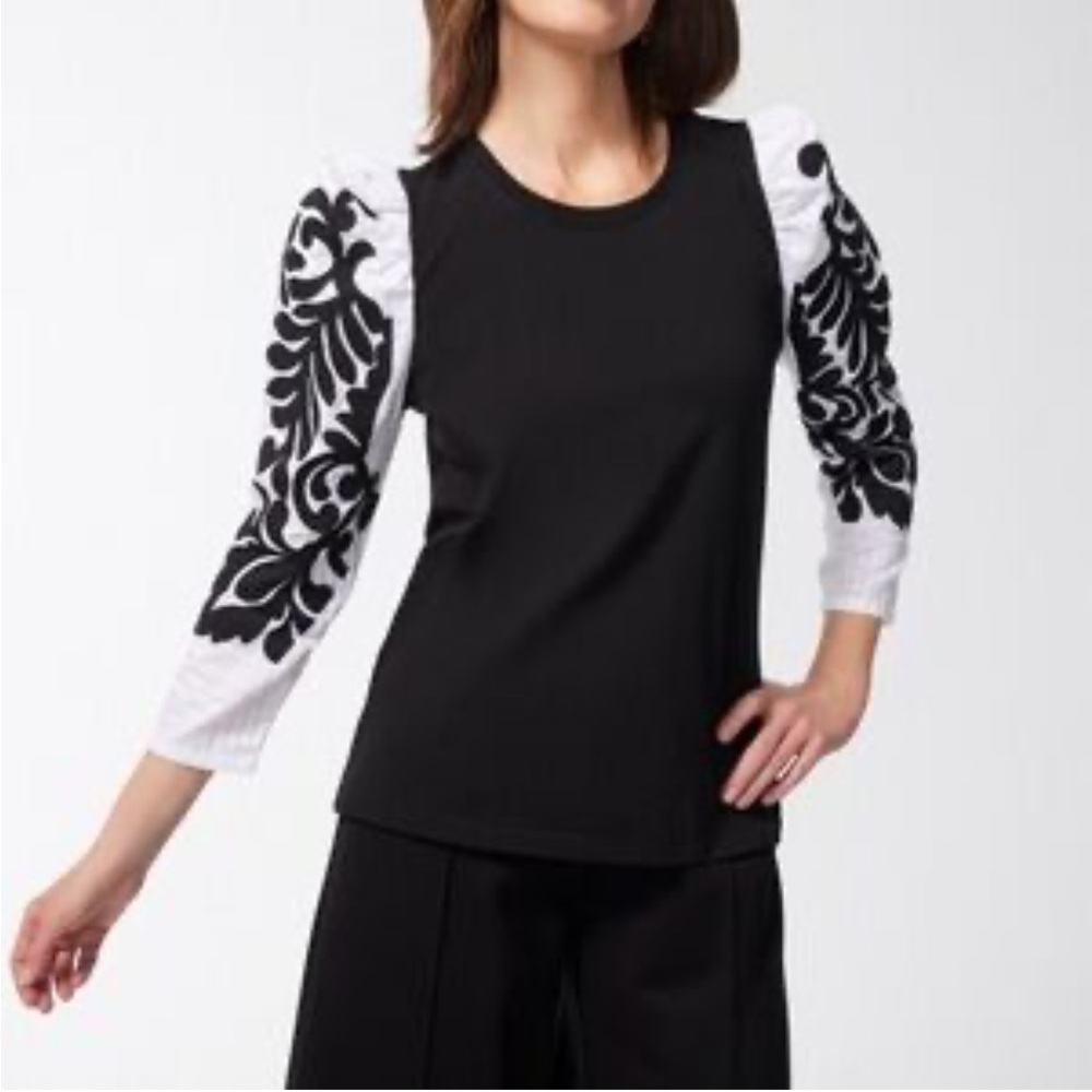 Chico’s Black Stretch Knit Top White Waffle Textured Sleeves Floral Appliqué S